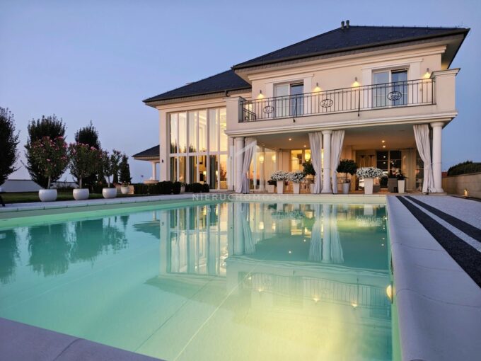 Luksusowa rezydencja, Jasło