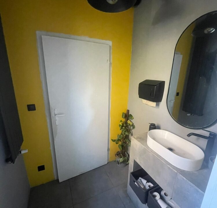 258169_3