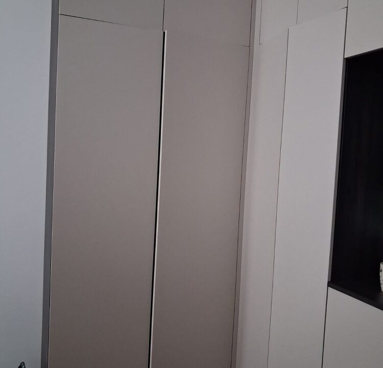 258456_3